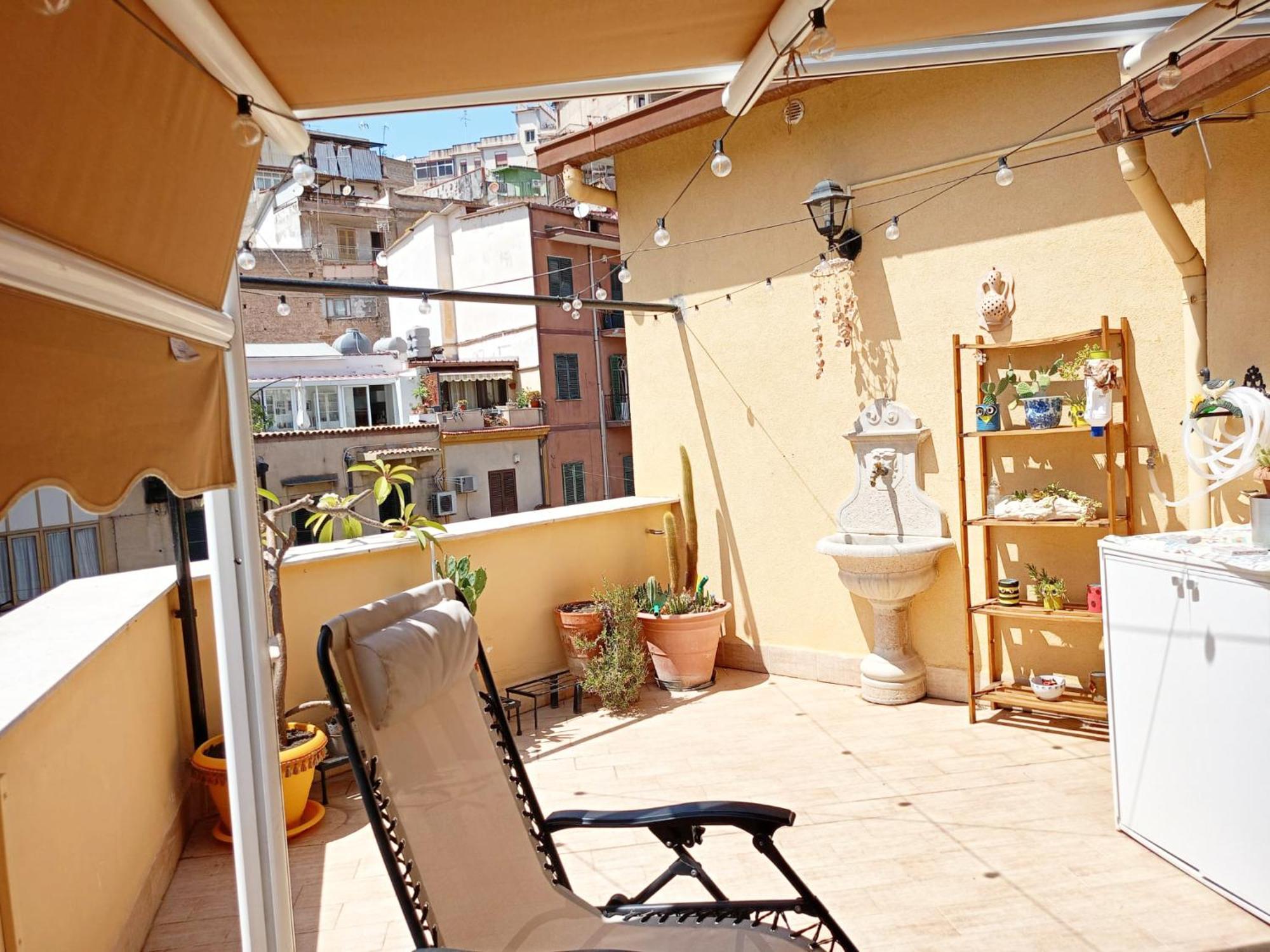 In Piazza Casavacanze Palermo Luaran gambar